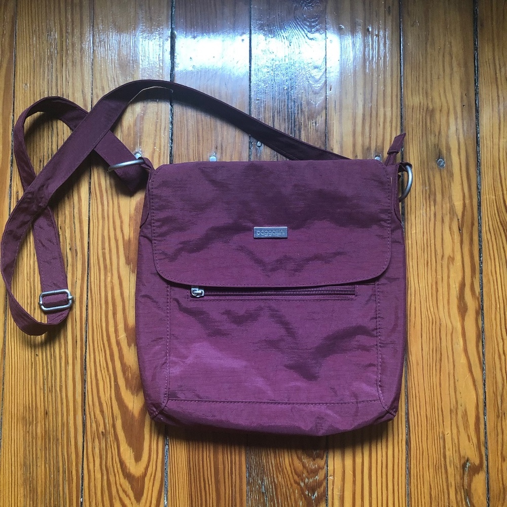 Baggalini Crossbody Raspberry Purse, EUC